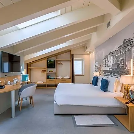 Avenue Hotel 4*