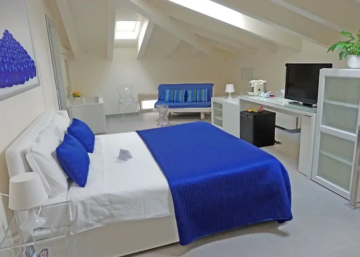 Отель Avenue Boutique Комо